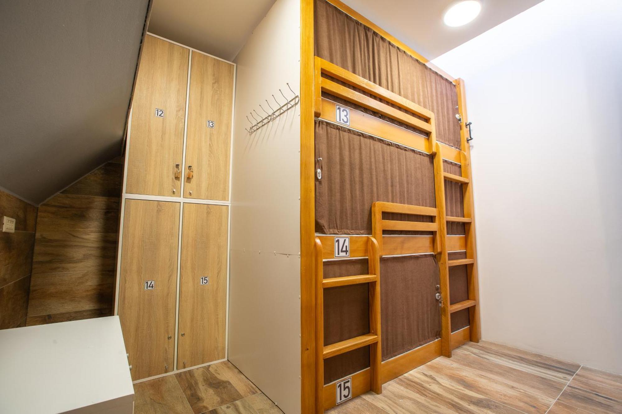 Aisha Hostel *